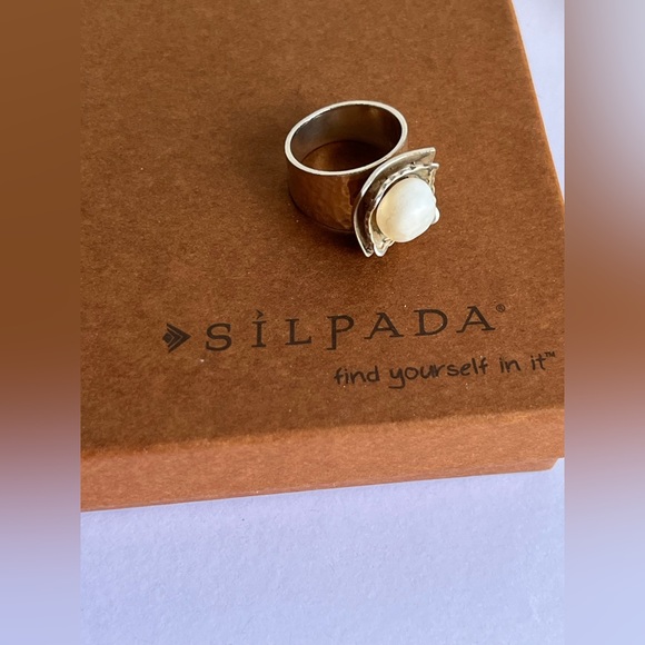 Silpada Sterling Silver Hammered with Fresh
Water Pearl - Picture 1 of 5